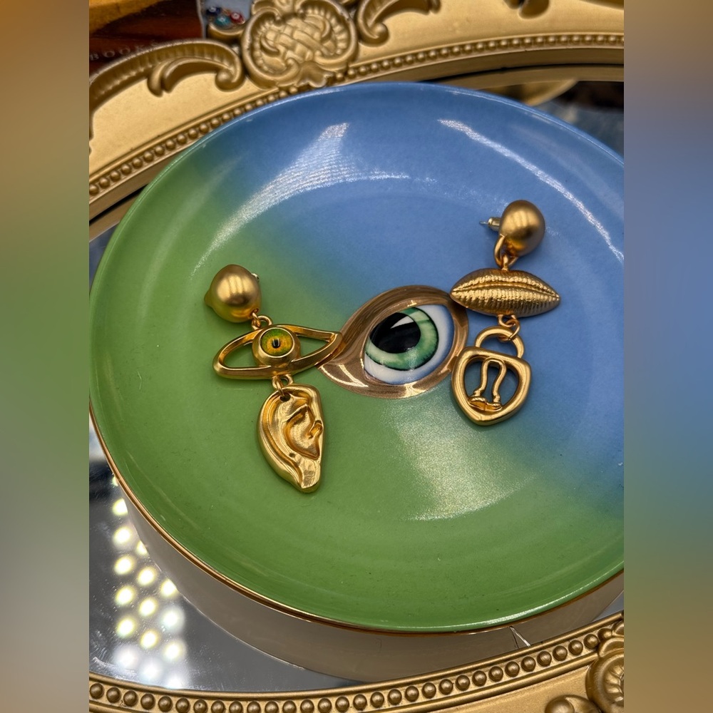 🆕 SCHIAPARELLI for V&A Museum 🧿 NWOT Surrealist Symbols Charm Dangle Earrings - Picture 10 of 16